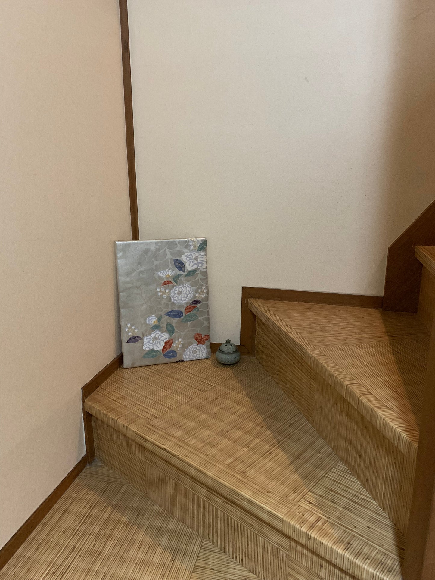 Décoration murale réalisée avec un kimono / W-3