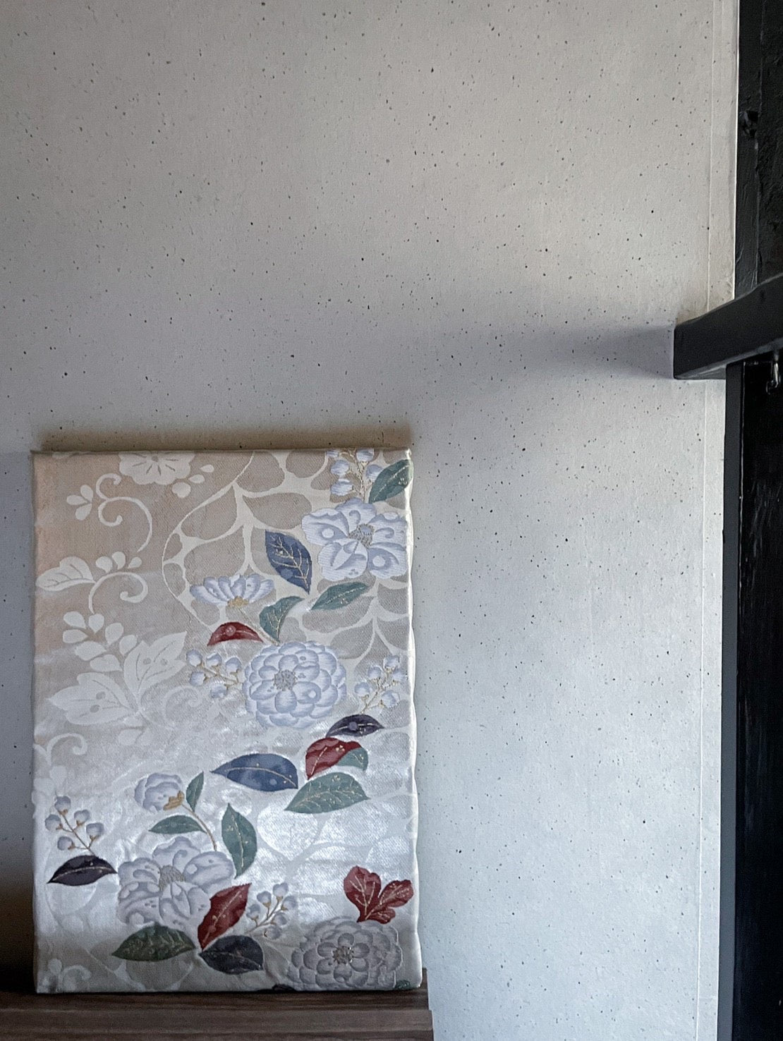 Décoration murale réalisée avec un kimono / W-3